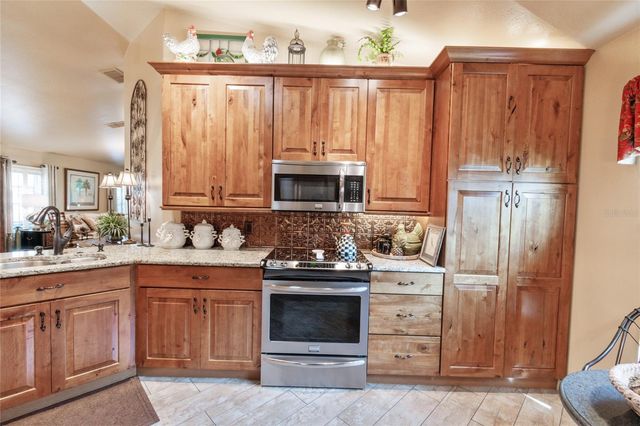 800 VINEYARD WAY, Poinciana, FL 34759