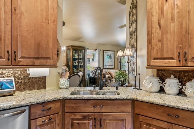 800 VINEYARD WAY, Poinciana, FL 34759