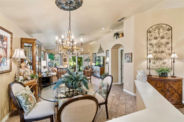 800 VINEYARD WAY, Poinciana, FL 34759