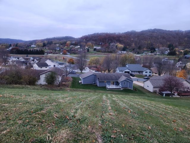 225 Red Apple Drive, La Crescent, MN 55947