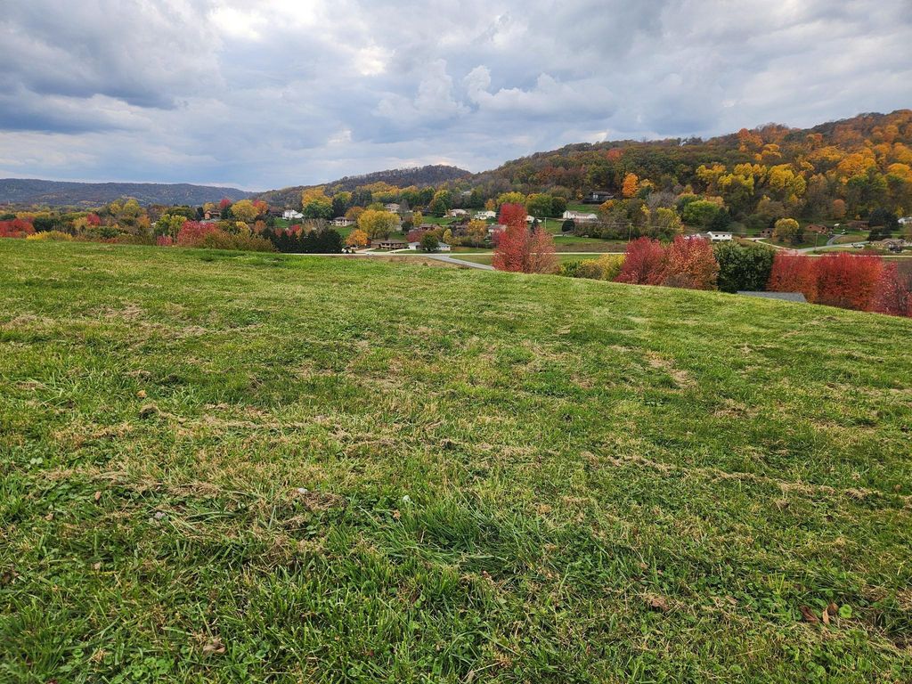 225 Red Apple Drive, La Crescent, MN 55947