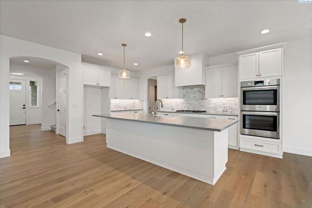 2356 Upriver, Richland, WA 99352