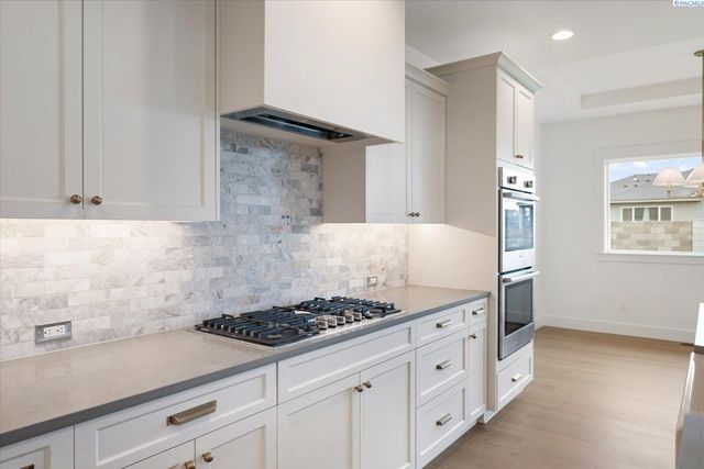 2356 Upriver, Richland, WA 99352