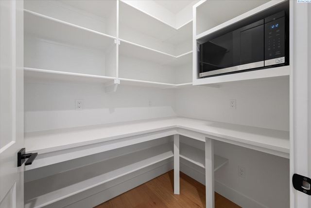 2356 Upriver, Richland, WA 99352