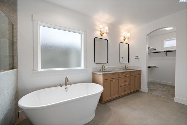 2356 Upriver, Richland, WA 99352