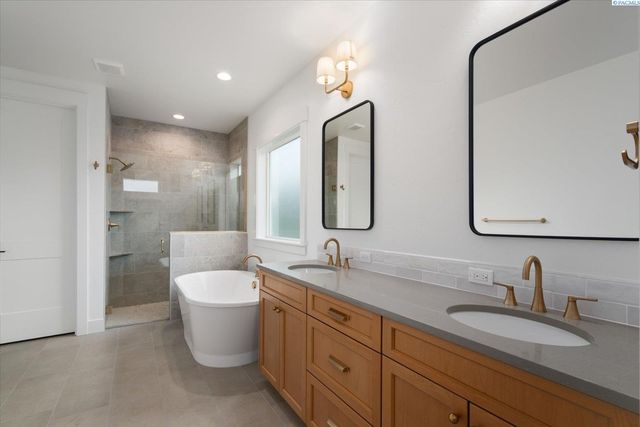 2356 Upriver, Richland, WA 99352