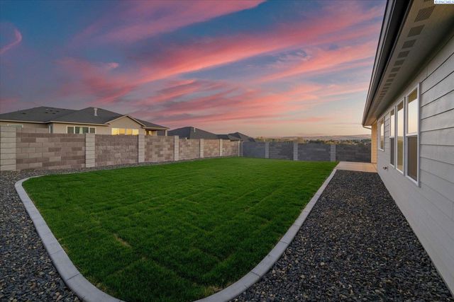 2356 Upriver, Richland, WA 99352