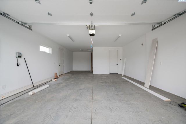 2356 Upriver, Richland, WA 99352