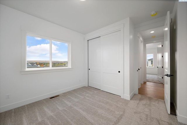 2356 Upriver, Richland, WA 99352