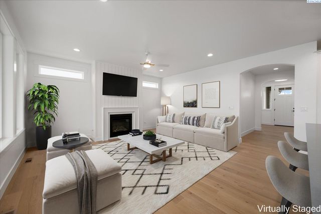 2356 Upriver, Richland, WA 99352