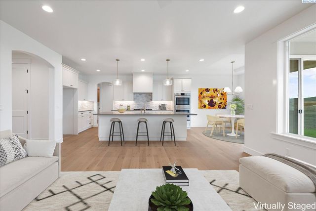 2356 Upriver, Richland, WA 99352