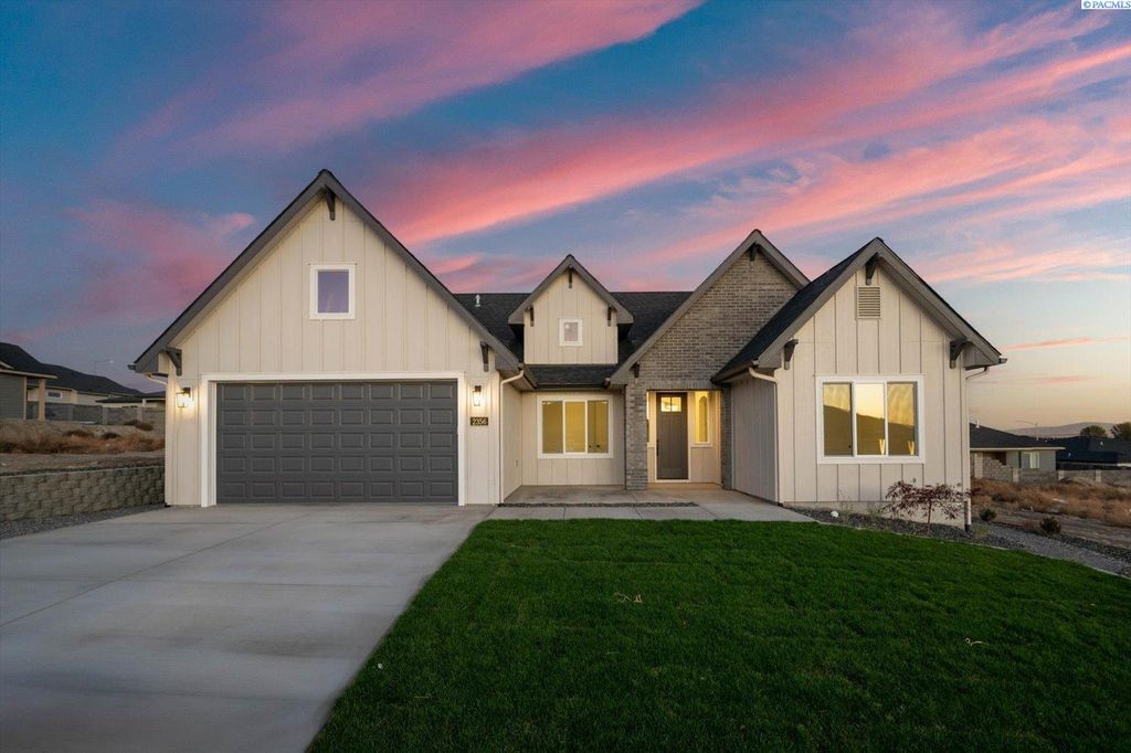 2356 Upriver, Richland, WA 99352