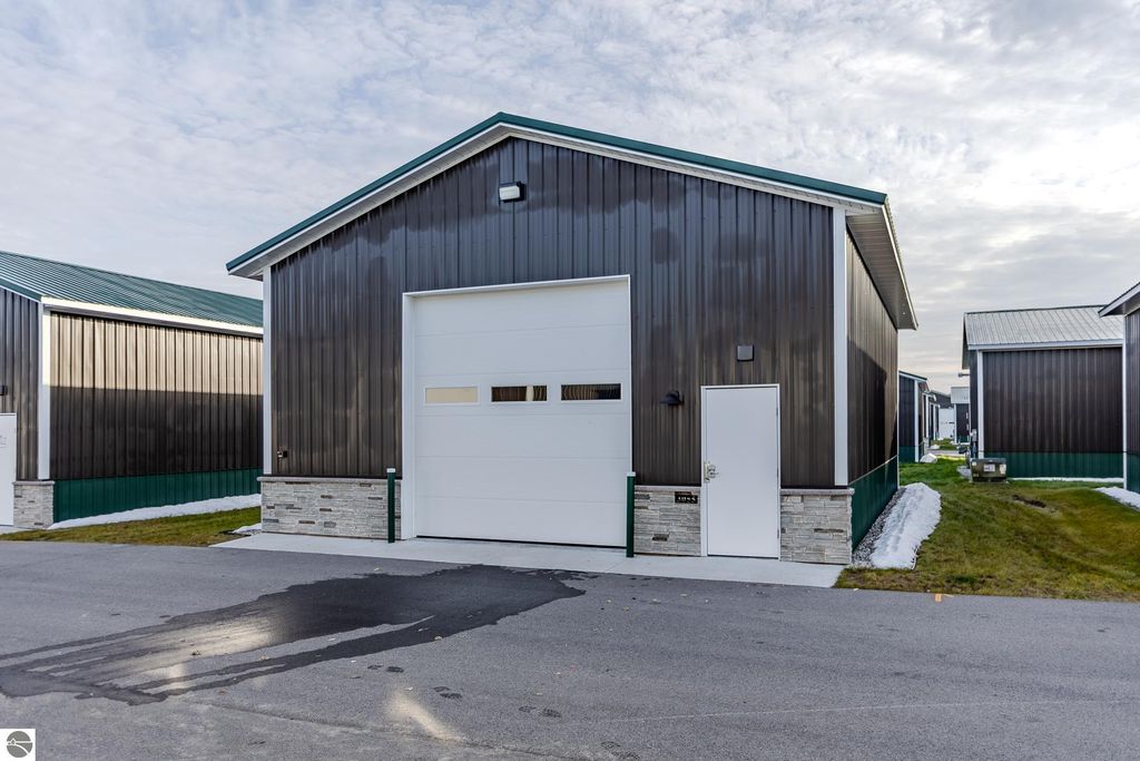 Image 2 of property listing at 3055 Man Cave Lane # 27, Traverse City, MI 49685