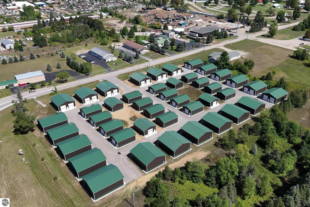 Image 20 of property listing at 3055 Man Cave Lane # 27, Traverse City, MI 49685