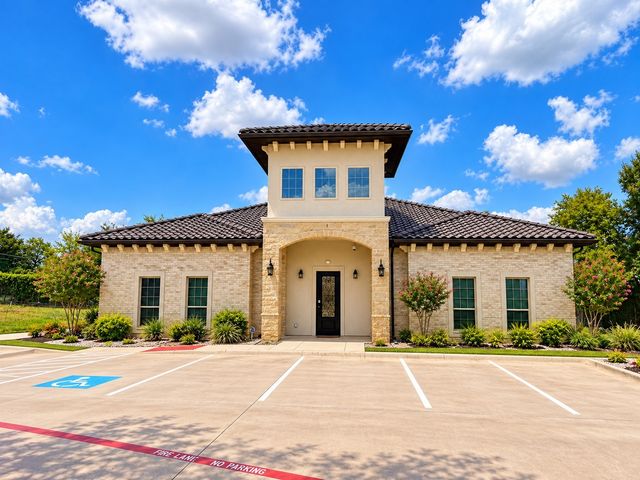 207 E Debbie Lane, Mansfield, TX 76063