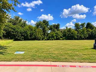 207 E Debbie Lane, Mansfield, TX 76063