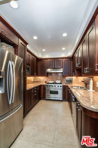 135 S Swall Drive 204, Los Angeles, CA 90048