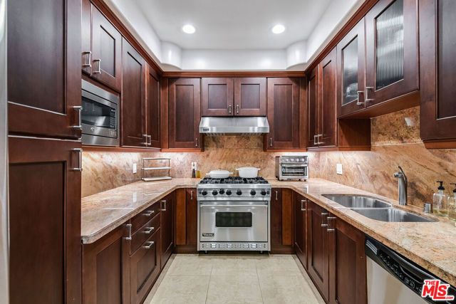 135 S Swall Drive 204, Los Angeles, CA 90048