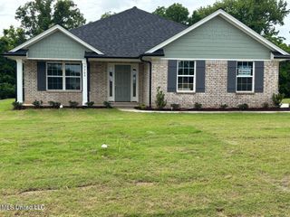 327 Cardinal Lane, Senatobia, MS 38668