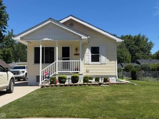 804 WATERLOO Street, St Clair, MI 48079