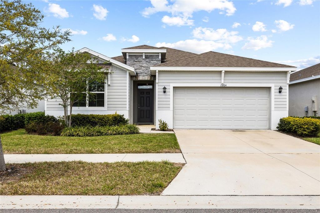 Image 2 of property listing at 13204 WATERLEAF GARDEN CIRCLE, Riverview, FL 33579