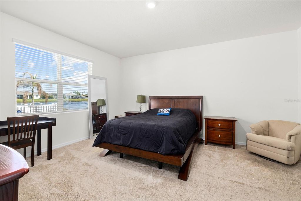 Image 14 of property listing at 13204 WATERLEAF GARDEN CIRCLE, Riverview, FL 33579