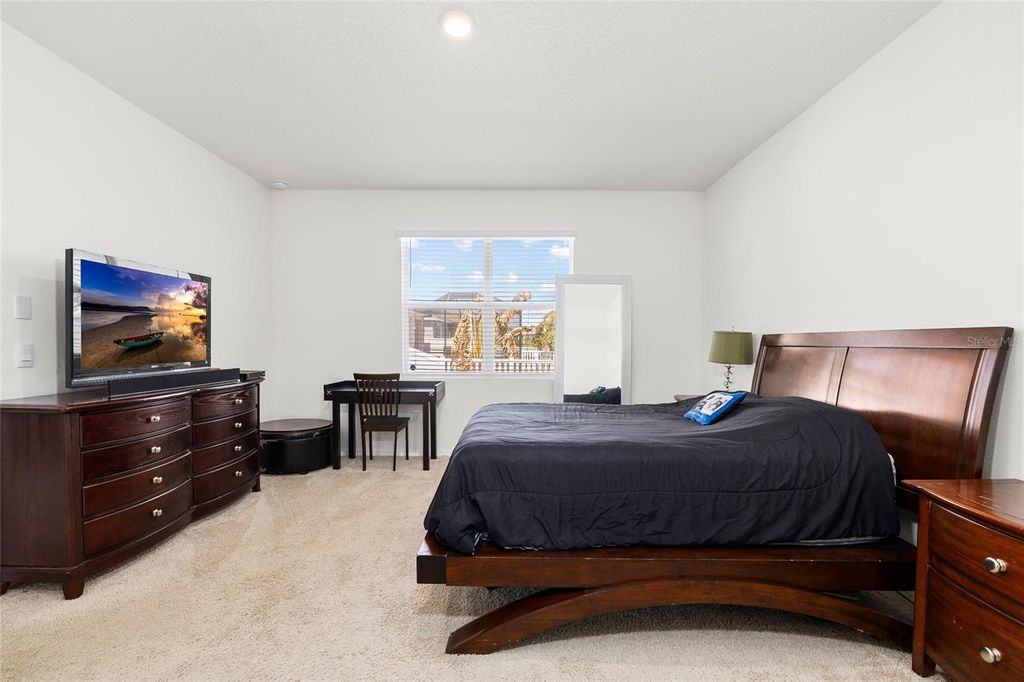 Image 15 of property listing at 13204 WATERLEAF GARDEN CIRCLE, Riverview, FL 33579