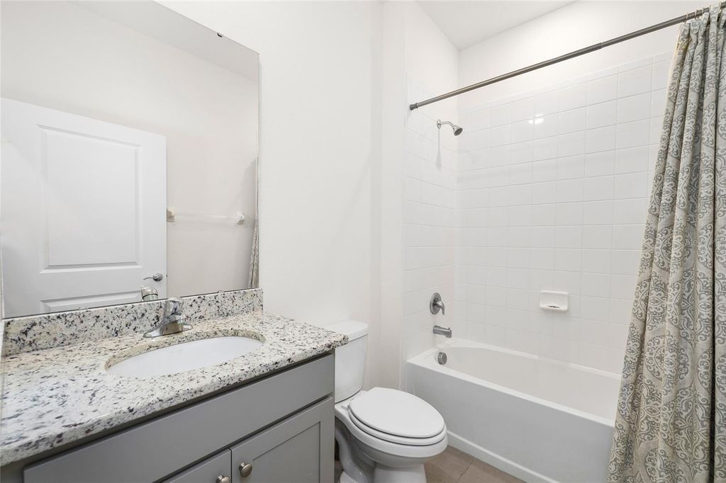 Image 21 of property listing at 13204 WATERLEAF GARDEN CIRCLE, Riverview, FL 33579