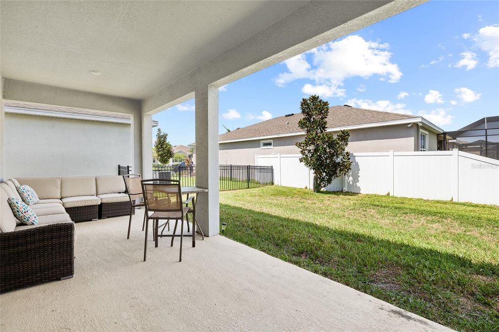 Image 26 of property listing at 13204 WATERLEAF GARDEN CIRCLE, Riverview, FL 33579