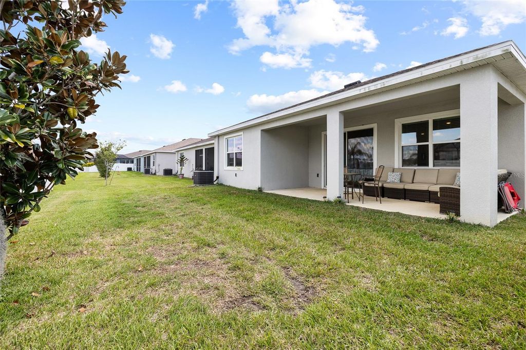 Image 29 of property listing at 13204 WATERLEAF GARDEN CIRCLE, Riverview, FL 33579