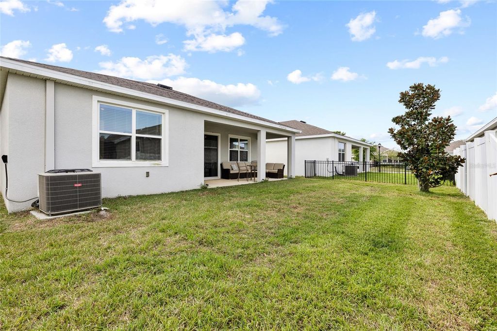 Image 30 of property listing at 13204 WATERLEAF GARDEN CIRCLE, Riverview, FL 33579