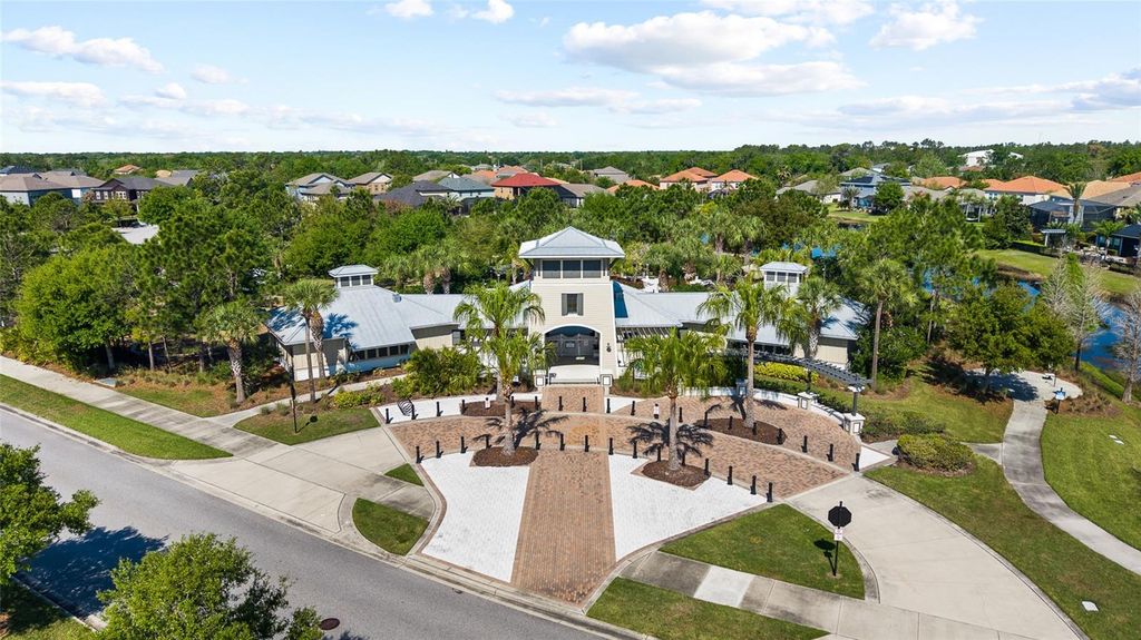 Image 37 of property listing at 13204 WATERLEAF GARDEN CIRCLE, Riverview, FL 33579