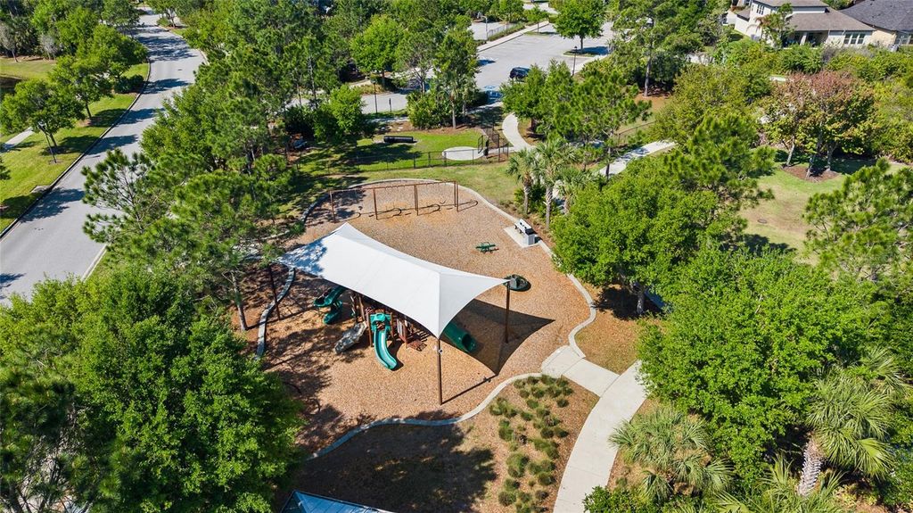 Image 41 of property listing at 13204 WATERLEAF GARDEN CIRCLE, Riverview, FL 33579