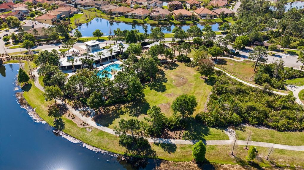 Image 42 of property listing at 13204 WATERLEAF GARDEN CIRCLE, Riverview, FL 33579