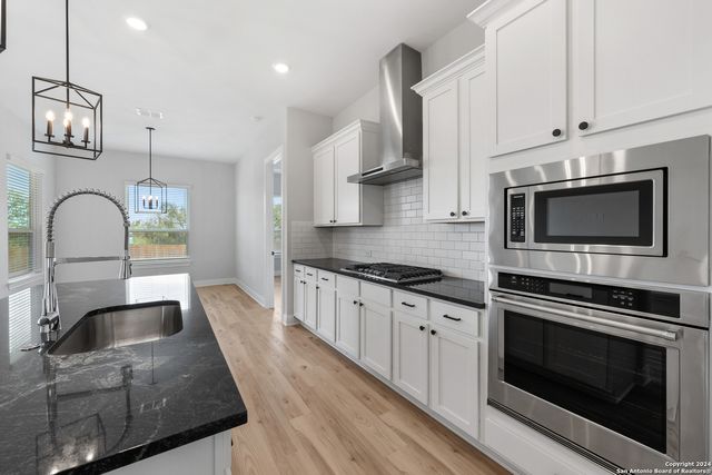 191 Azalea Alley, Castroville, TX 78009