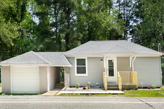 394 Douglas St, Uxbridge, MA 01569