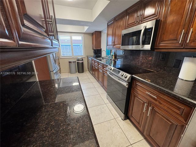 1660 NE 25th Avenue, Pompano Beach, FL 33062