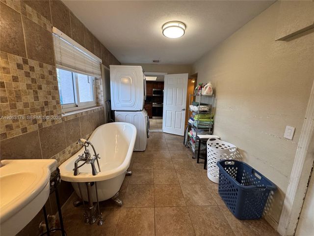 1660 NE 25th Avenue, Pompano Beach, FL 33062