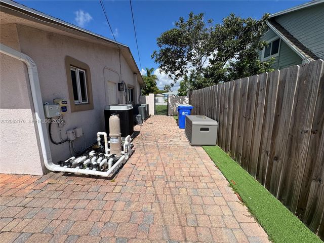 1660 NE 25th Avenue, Pompano Beach, FL 33062