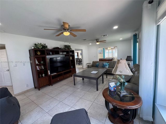 1660 NE 25th Avenue, Pompano Beach, FL 33062