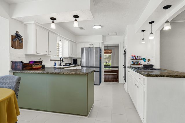 27113 S Harlan Lane, Conroe, TX 77385