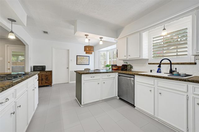 27113 S Harlan Lane, Conroe, TX 77385