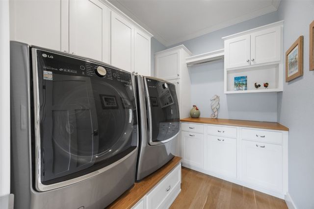 4210 Wright Brothers Boulevard E, Ely, IA 52227