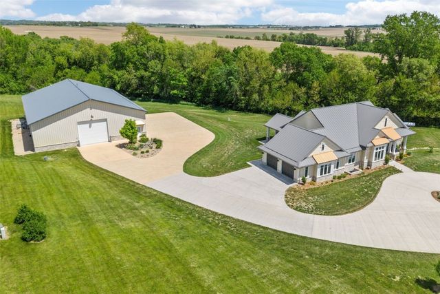 4210 Wright Brothers Boulevard E, Ely, IA 52227