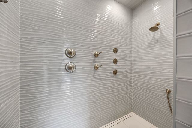 4210 Wright Brothers Boulevard E, Ely, IA 52227