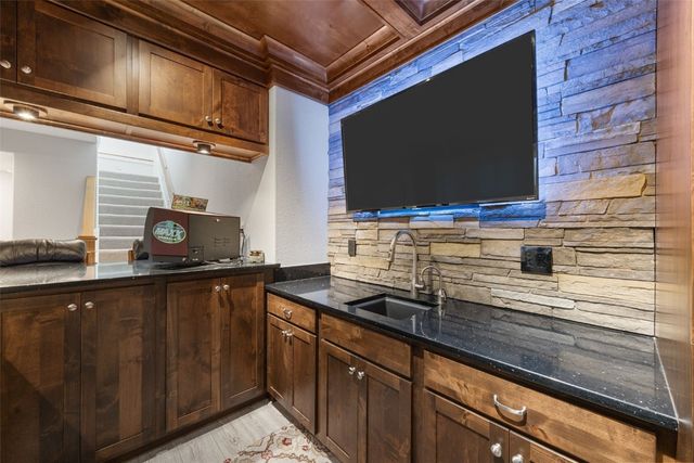 4210 Wright Brothers Boulevard E, Ely, IA 52227