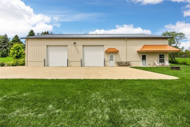 4210 Wright Brothers Boulevard E, Ely, IA 52227