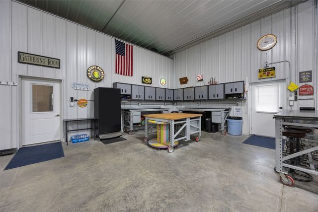 4210 Wright Brothers Boulevard E, Ely, IA 52227
