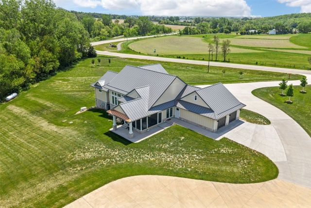 4210 Wright Brothers Boulevard E, Ely, IA 52227