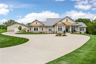 4210 Wright Brothers Boulevard E, Ely, IA 52227